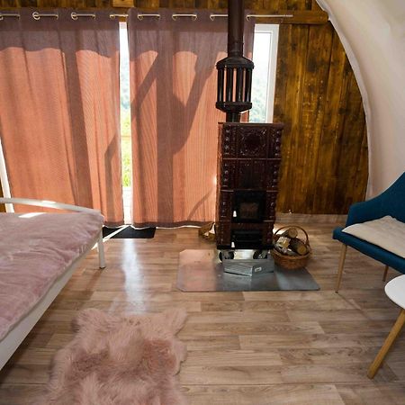 Sunrise Glamping Retreat Hotell Galesu Rum bild