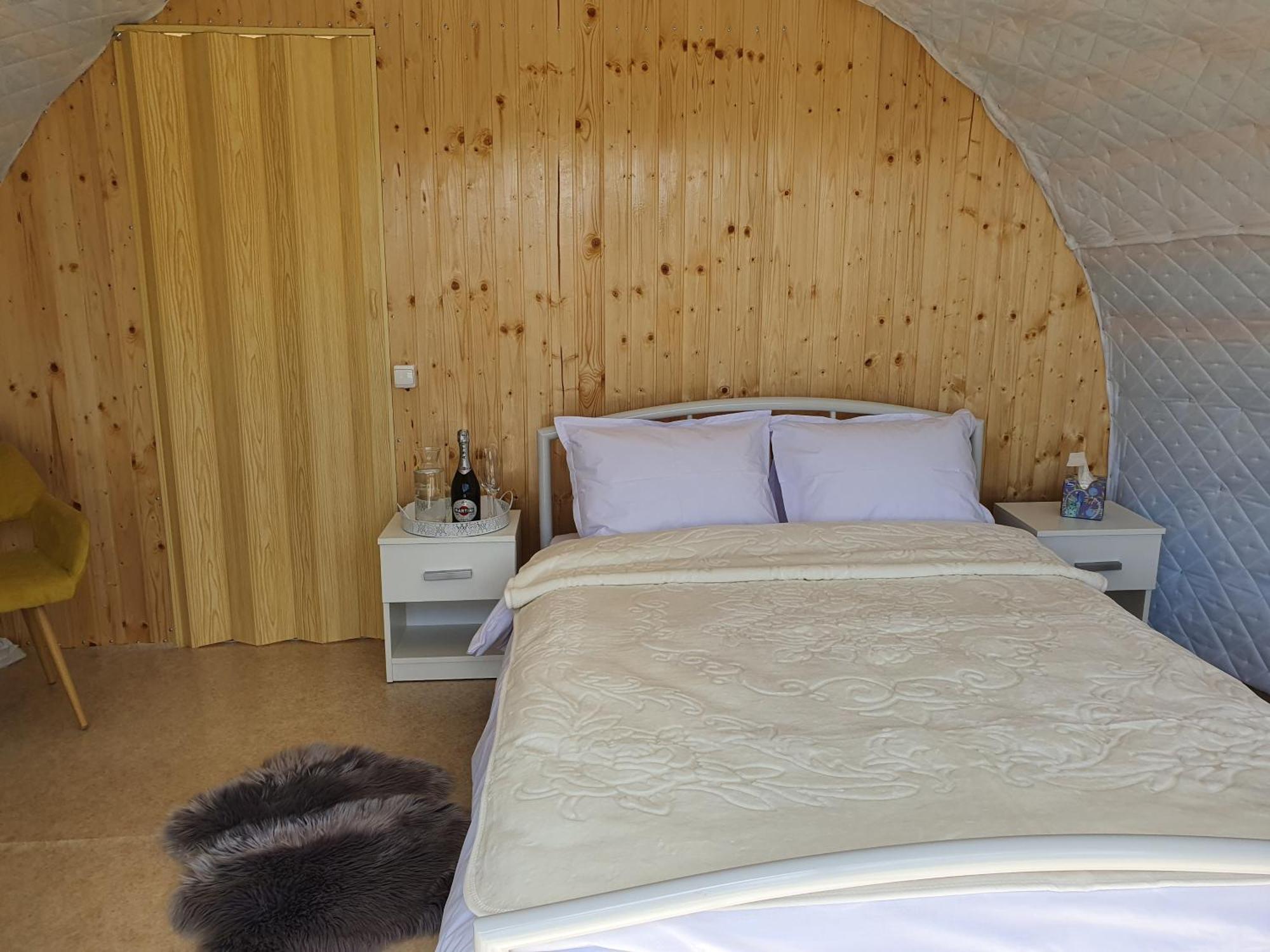 Sunrise Glamping Retreat Hotell Galesu Rum bild